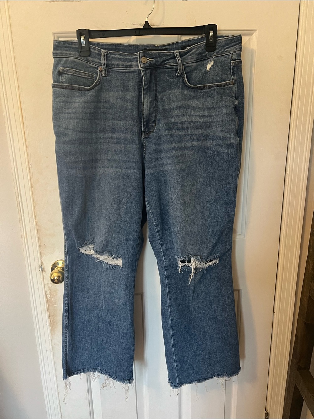 Judy Blue Medium Blue Straight-Leg Distressed Jeans